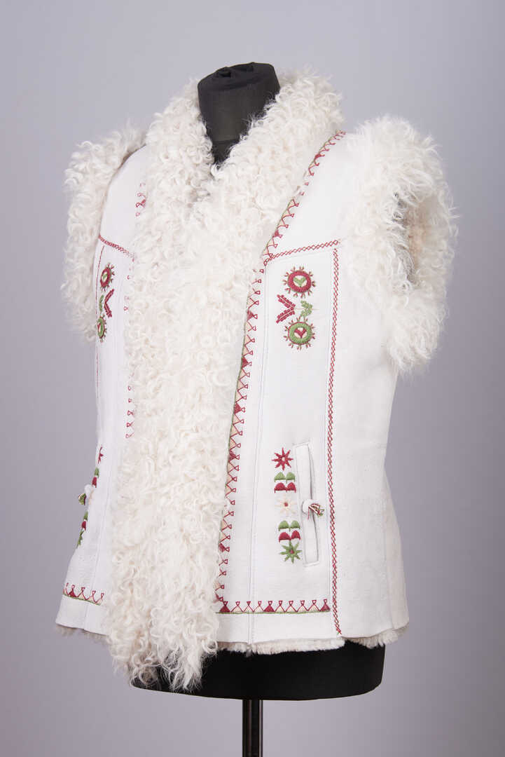 Fur coat with motifs from the Ghimeș region