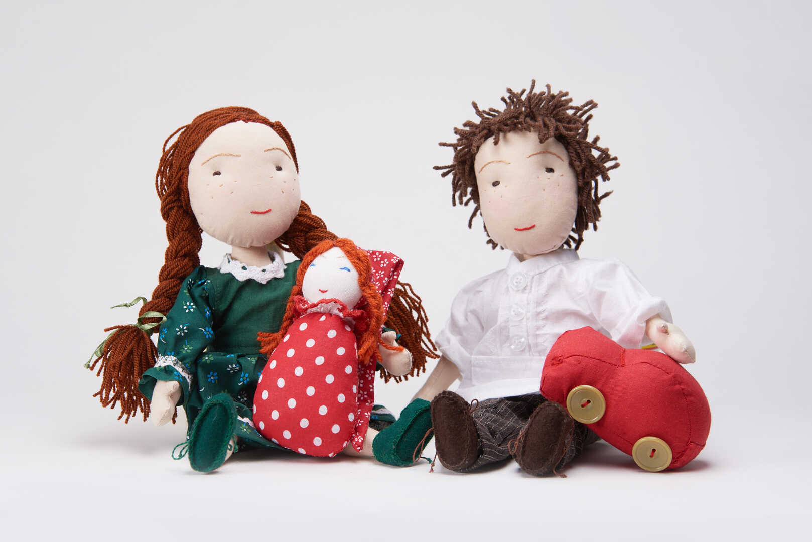 Lili and Marót dolls with their toys