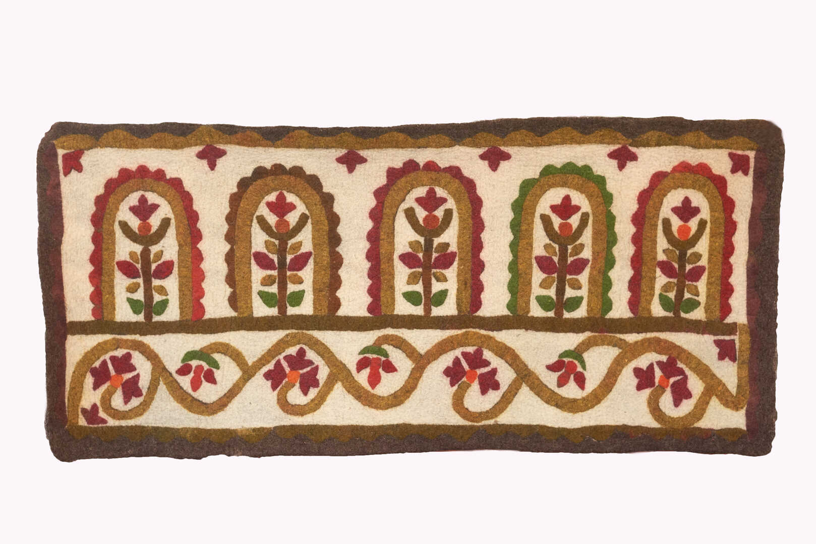 Fali takaró régi erdélyi hímzett minta feldolgozásával 